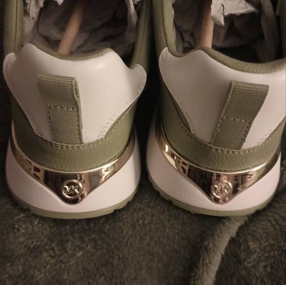 Women's sneakers - Picture 5 of 9